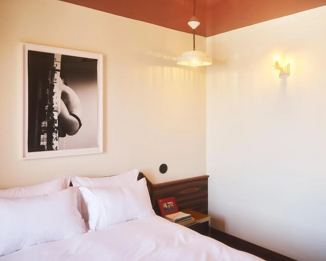 Hotel Present - 200M Des Arenes D'Arles - Encore Mieux  Arles