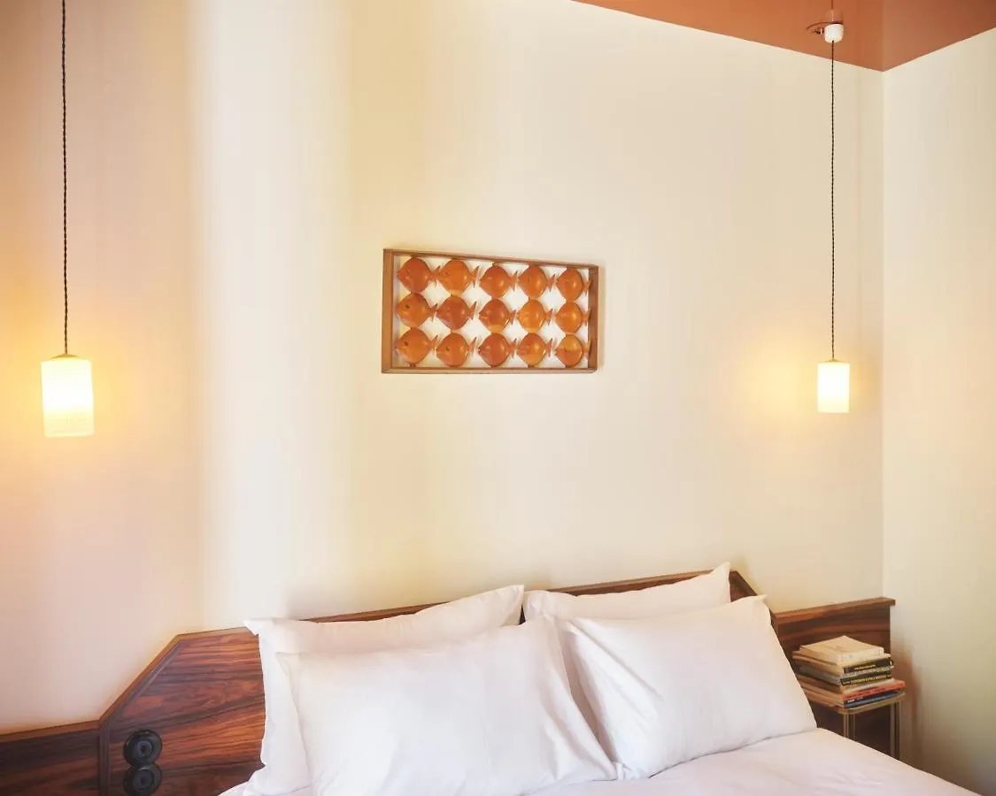 Hotel Present - 200M Des Arenes D'Arles - Encore Mieux  Arles