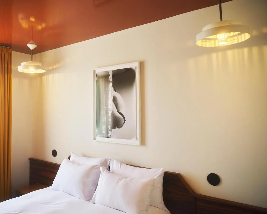 Hotel Present - 200M Des Arenes D'Arles - Encore Mieux  Arles