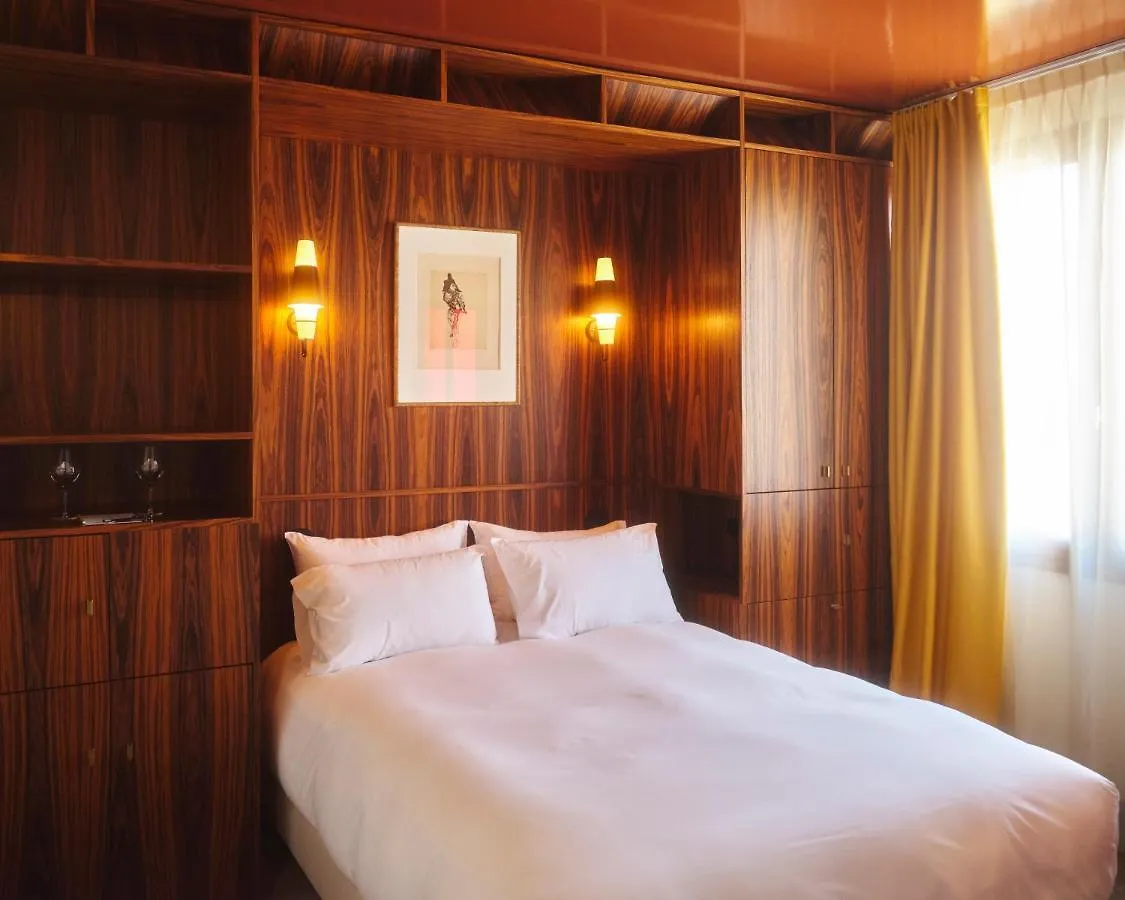 Hotel Present - 200M Des Arenes D'Arles - Encore Mieux 3*, Arles