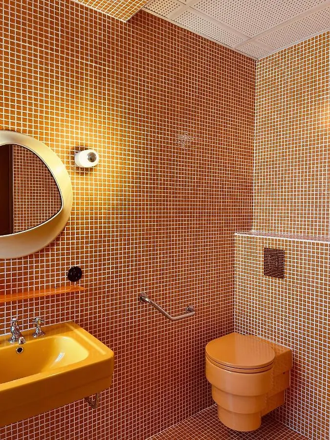 Hotel Present - 200M Des Arenes D'Arles - Encore Mieux