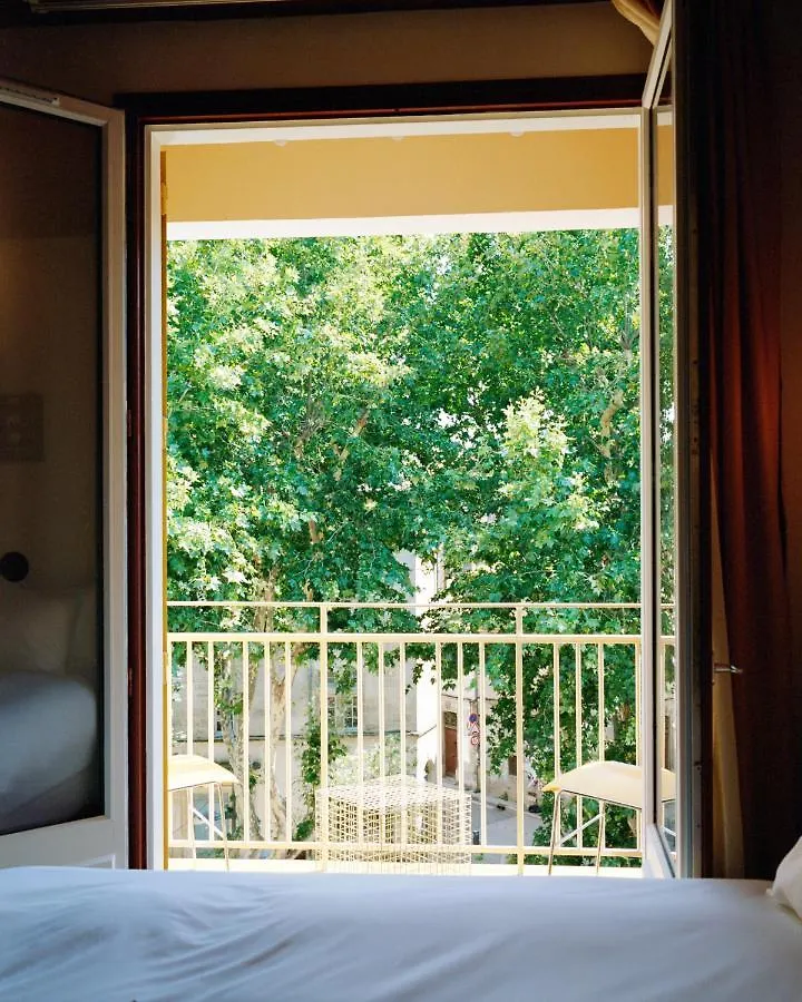 Hotel Present - 200M Des Arenes D'Arles - Encore Mieux 3*, Arles