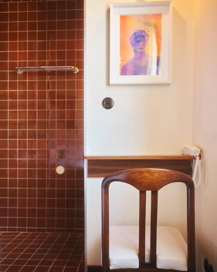 Hotel Present - 200M Des Arenes D'Arles - Encore Mieux