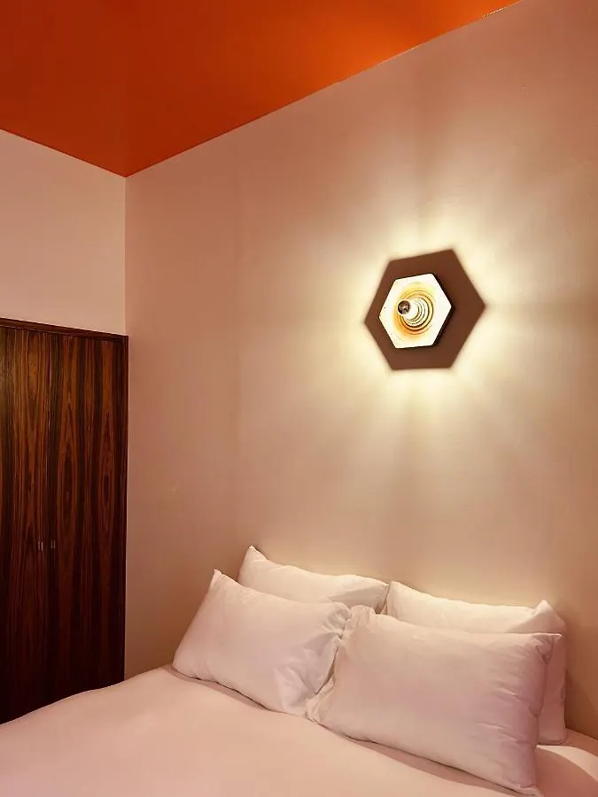 Hotel Present - 200M Des Arenes D'Arles - Encore Mieux 3*, Arles France